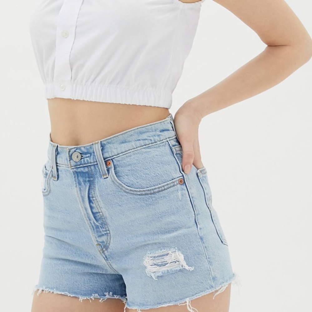 LEVIS JEAN SHORTS